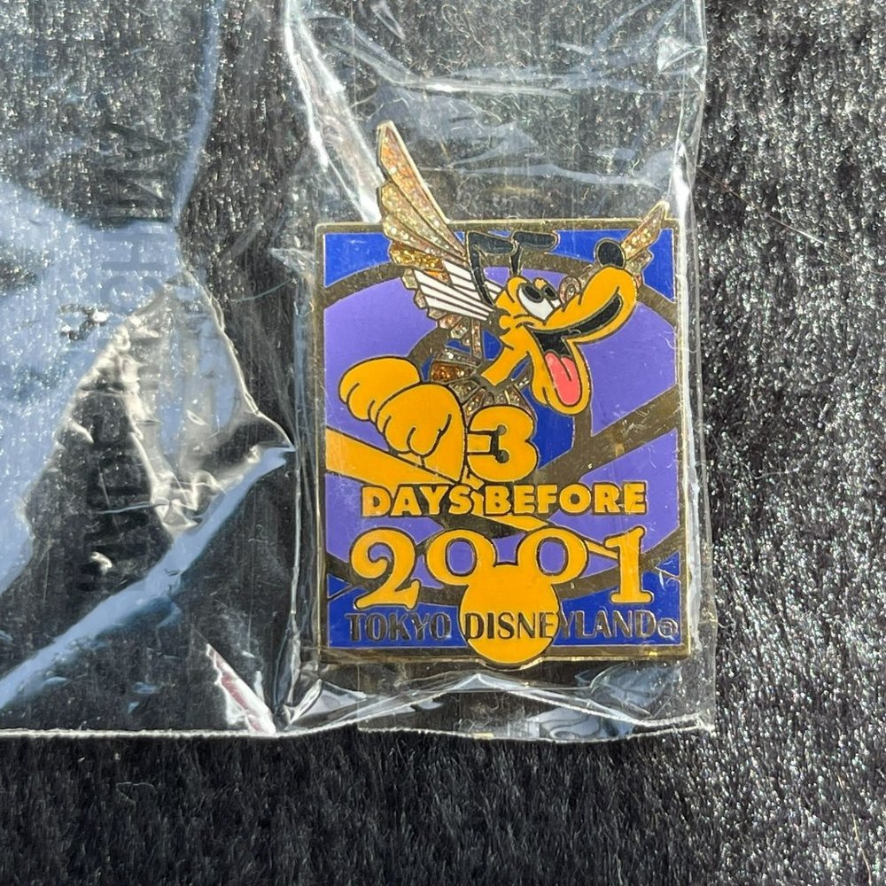 Pluto Disney Land 2001 Park Grand Opening Countdown Pin‎ Tokyo DisneyLand